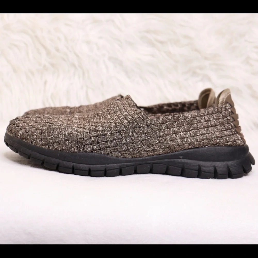 Khombu Willa Metallic Walking Gold Shoes